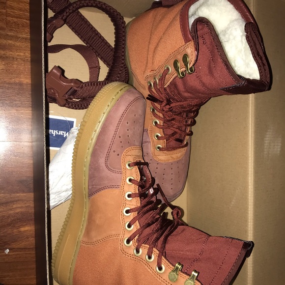 SF AF1 PRM - Picture 1 of 8